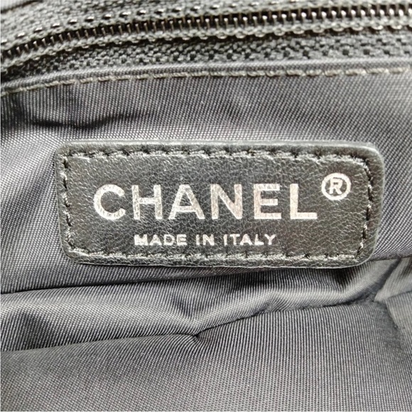 CHANEL Coated canvas tote bag - Picture 6 of 9